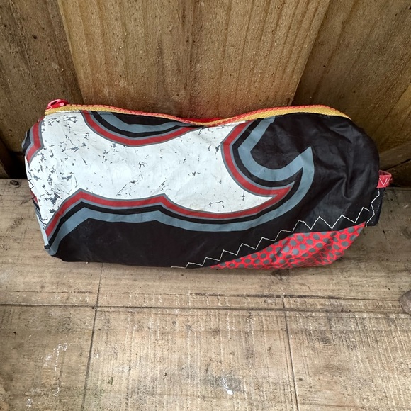 Soflo Riders pouch made with repurposed kite - Picture 2 of 4